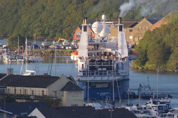 14 September 2012 - 18-28-36.jpg
Most of the cruise ships visiting Dartmouth  turn around up by Sandquay dockyard. Guests at the Dart Marina Hotel can find passengers rather close to their balconies.This is French cruise ship Le Diamant.
#CruiseShipLeDiamantDartmouth